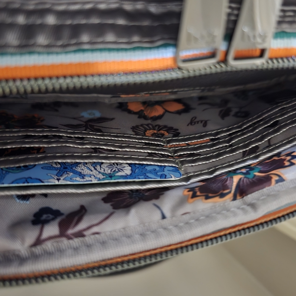 New Lug Medium Cargo Crossbody Wrangler - Color: Metallic Pearl - Picture 8 of 9